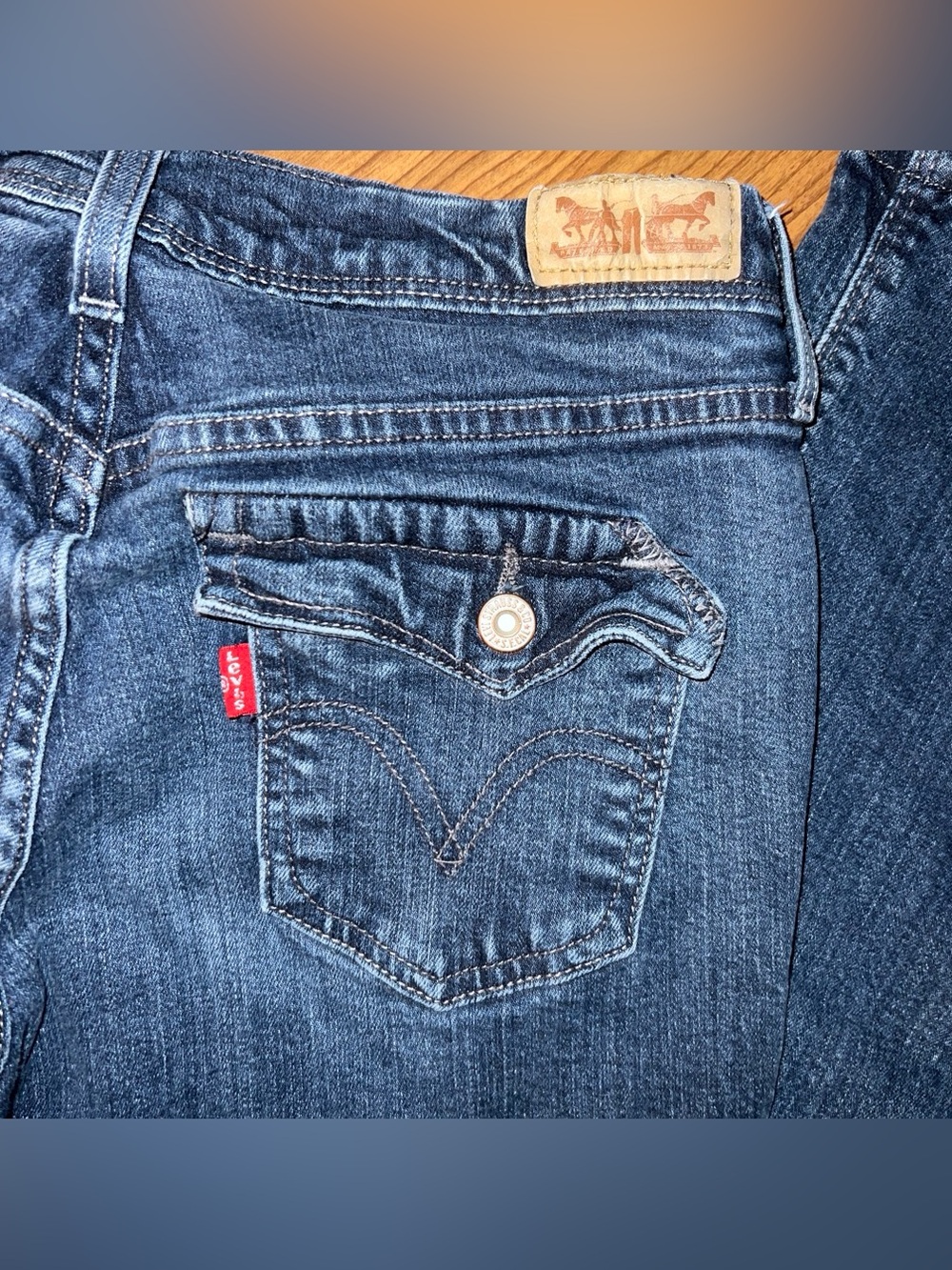 Levi Womens Bootcut Jeans Size 4 Short W27 Darker Wash - Picture 5 of 7